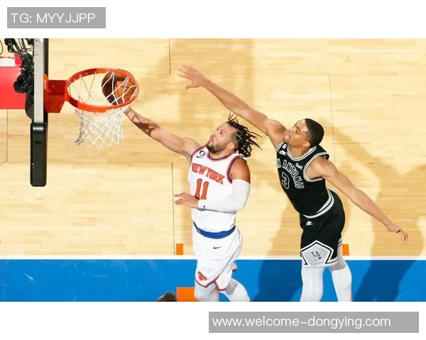 马刺半场表现不佳落后尼克斯10分文班贡献22分8篮板唐斯与布伦森各显神通